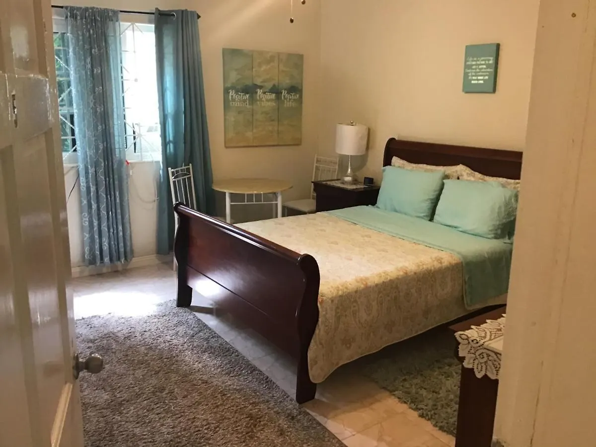 Проживание в семье Hills Royale Villa Бухта Монтего