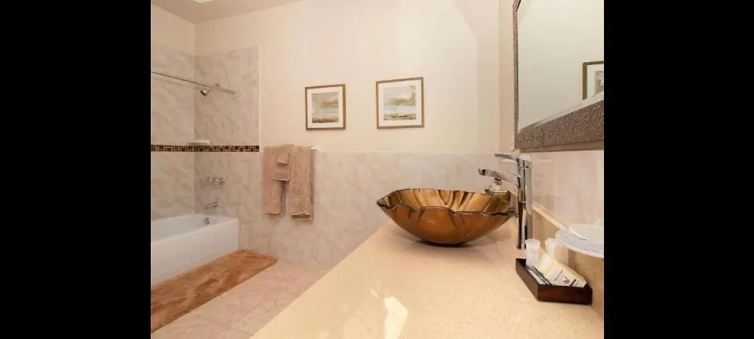 Проживание в семье Hills Royale Villa Бухта Монтего
